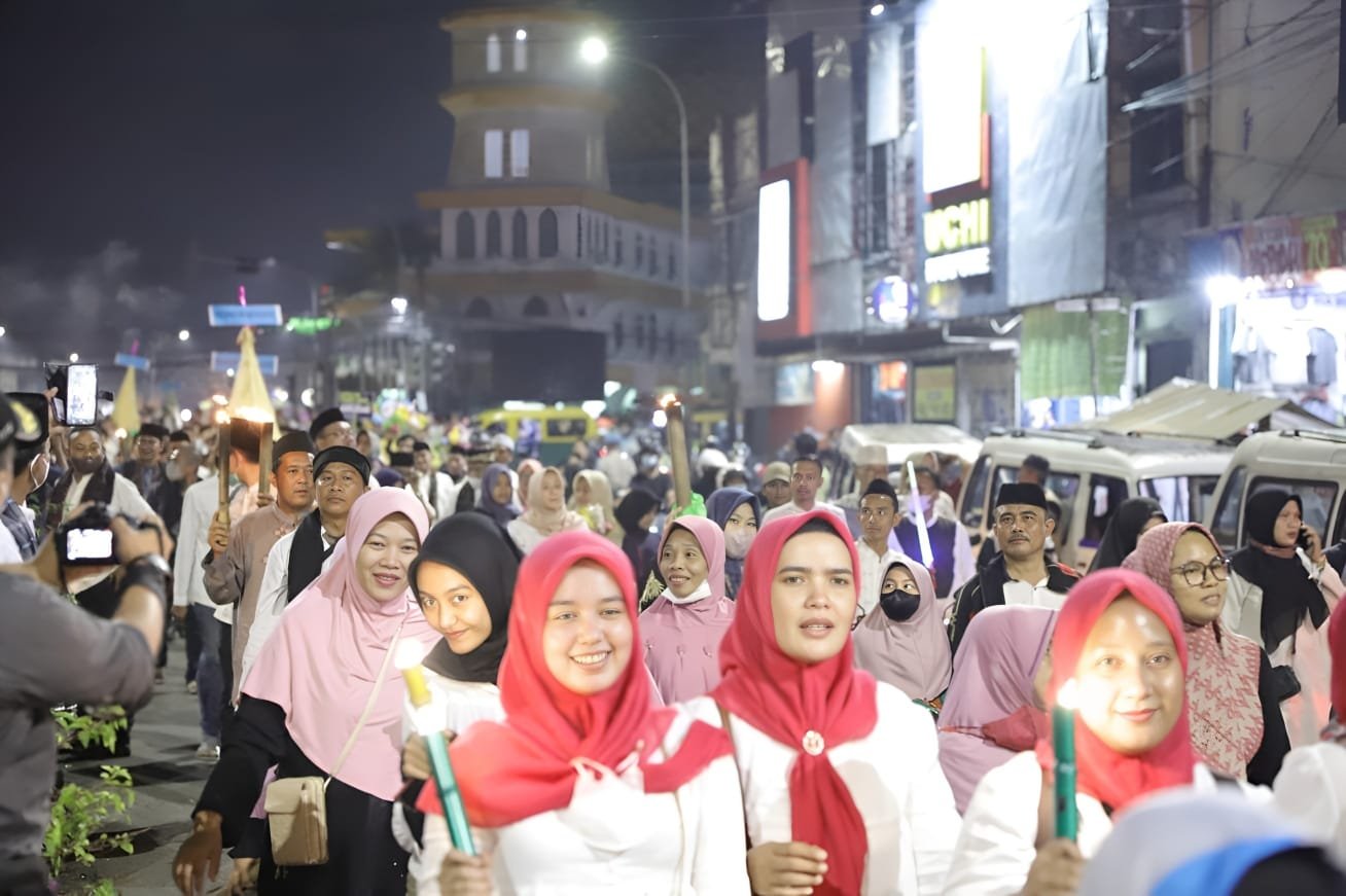 Cegah Polusi, Festival Maulid Tangerang Pawai Pakai Obor Elektrik