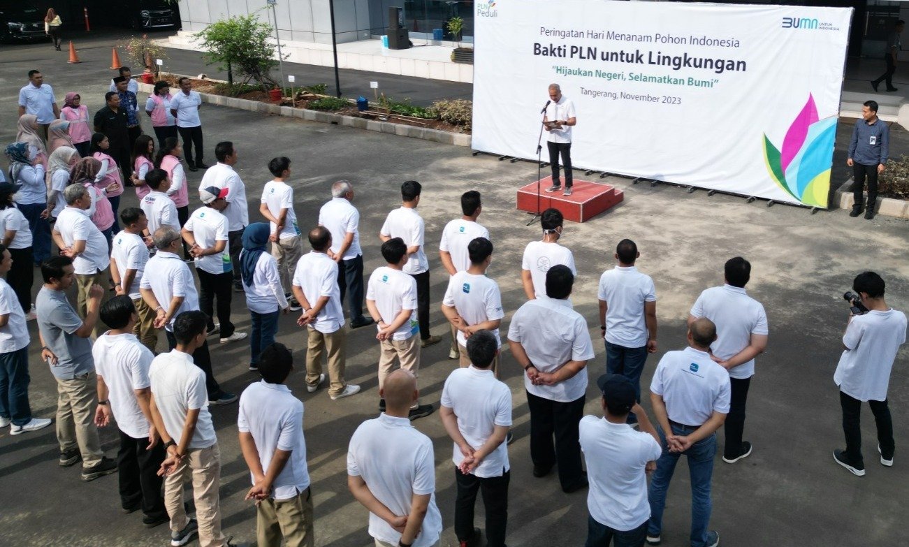 PLN Tanam Serentak 150 Pohon Produktif di Banten 